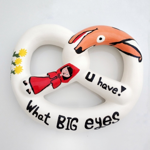 כיפה אדומה - בייגלה לתליה על קירLittle Red Riding Hood - bagel for hanging on a wall